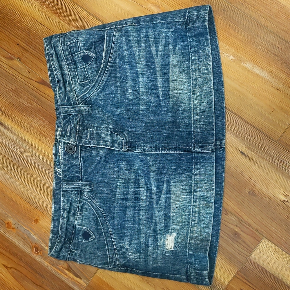 American eagle mini skirt.
